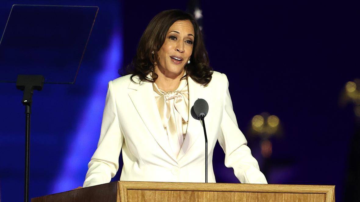 新当选的美国副总统穿衣服都要作秀