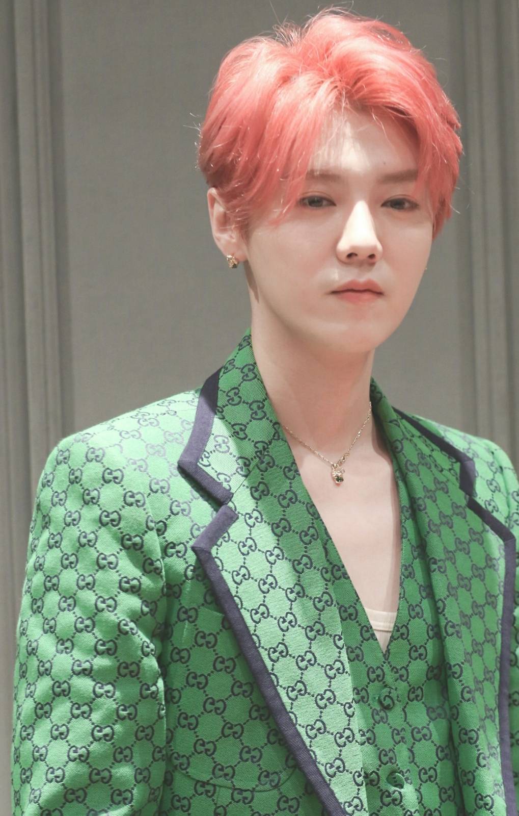 还有现场的鹿饭芦苇说,鹿晗大帅哥一枚,青春气息扑面而来,让人惊艳的