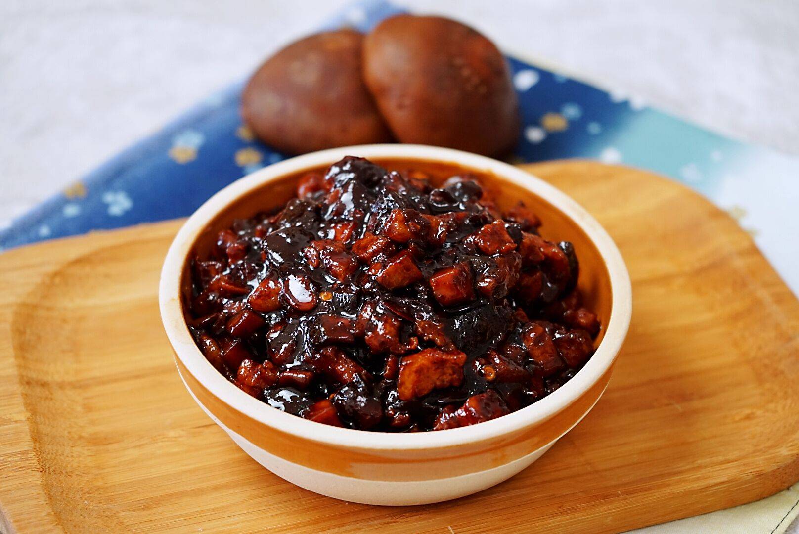 原创这道周末懒人食谱,半小时做一碗香菇肉丁酱,随时拌面,省心好吃