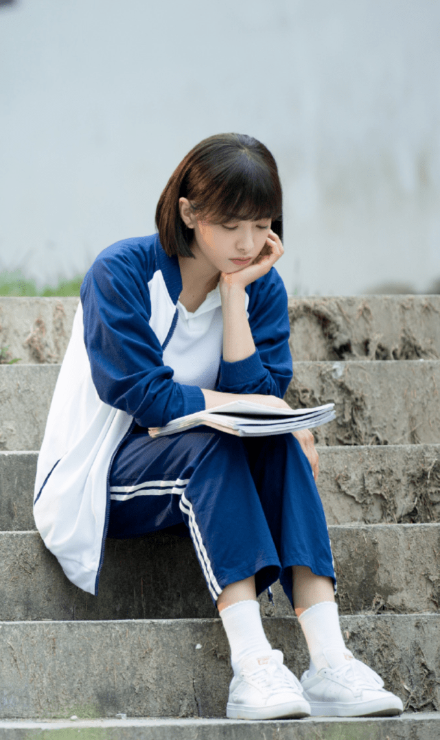 宋茜听导演话换上高中校服本以为很违和哪知却甜到粉丝心动