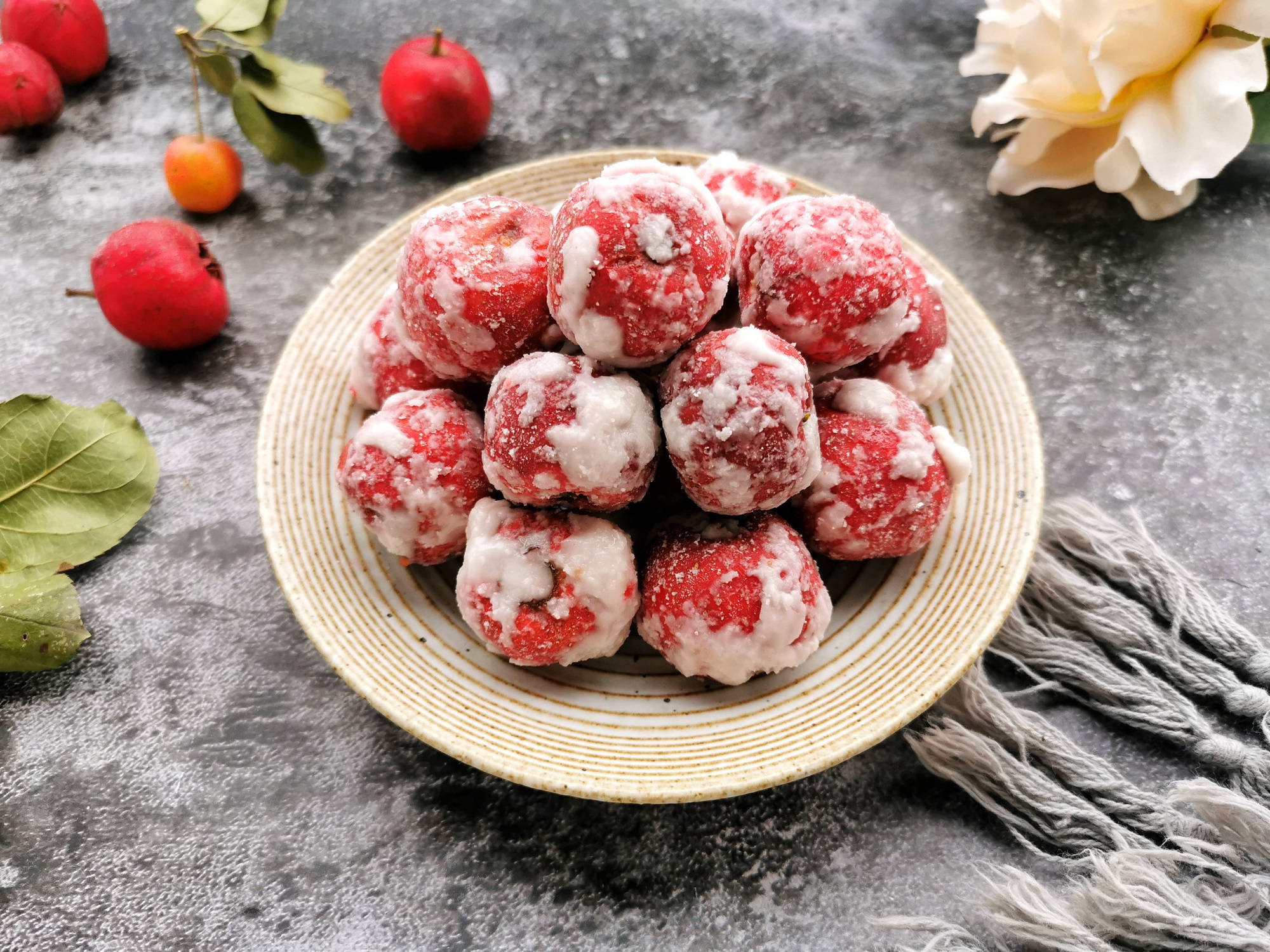 这水果再不吃就得等明年了,倒点白糖炒一炒,酸甜开胃,做法简单_手机