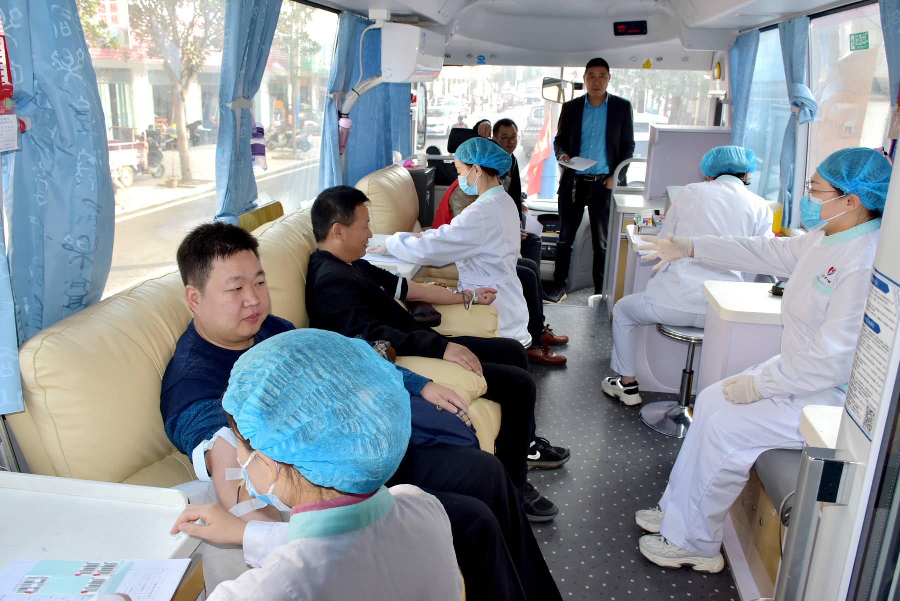 卧龙区青华镇义工服务站组织开展无偿献血活动