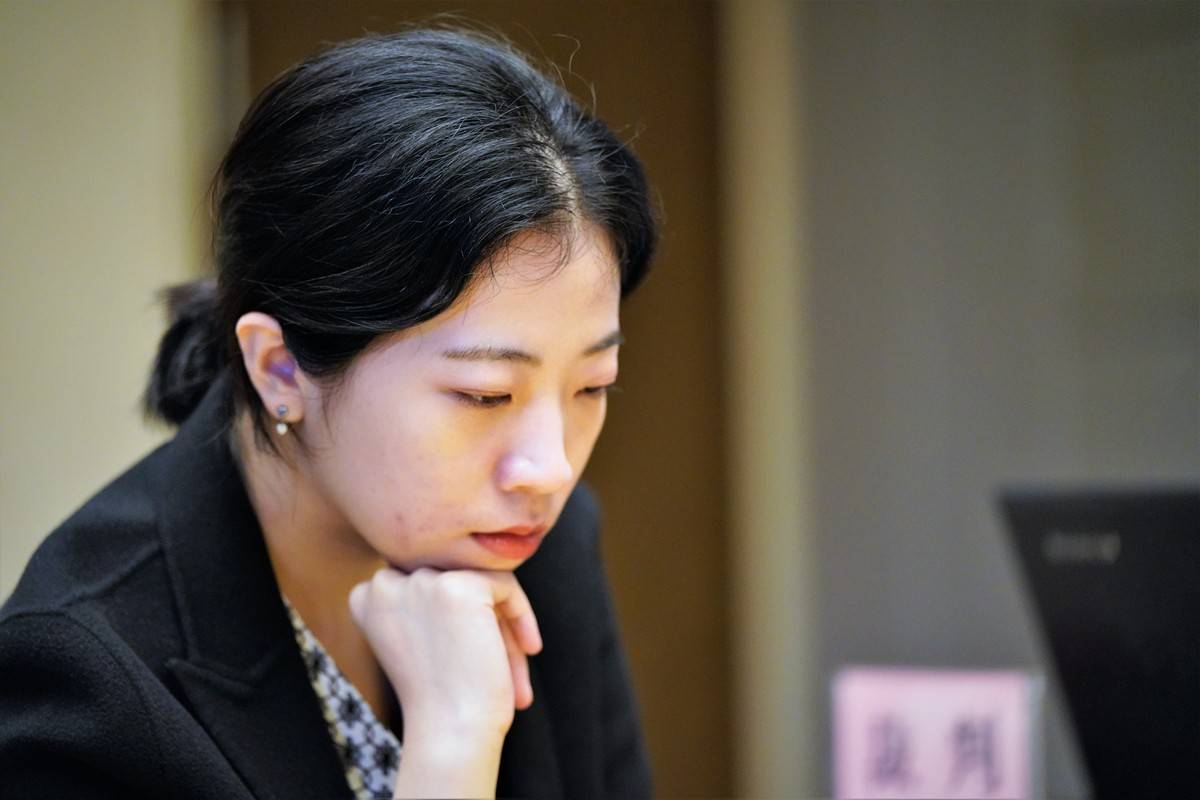 原创18岁小将周泓余加冕女名人!决胜局陈一鸣完败退位