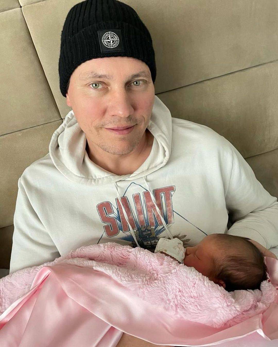 14)是blink-182乐队鼓手travis barker的45岁生日.