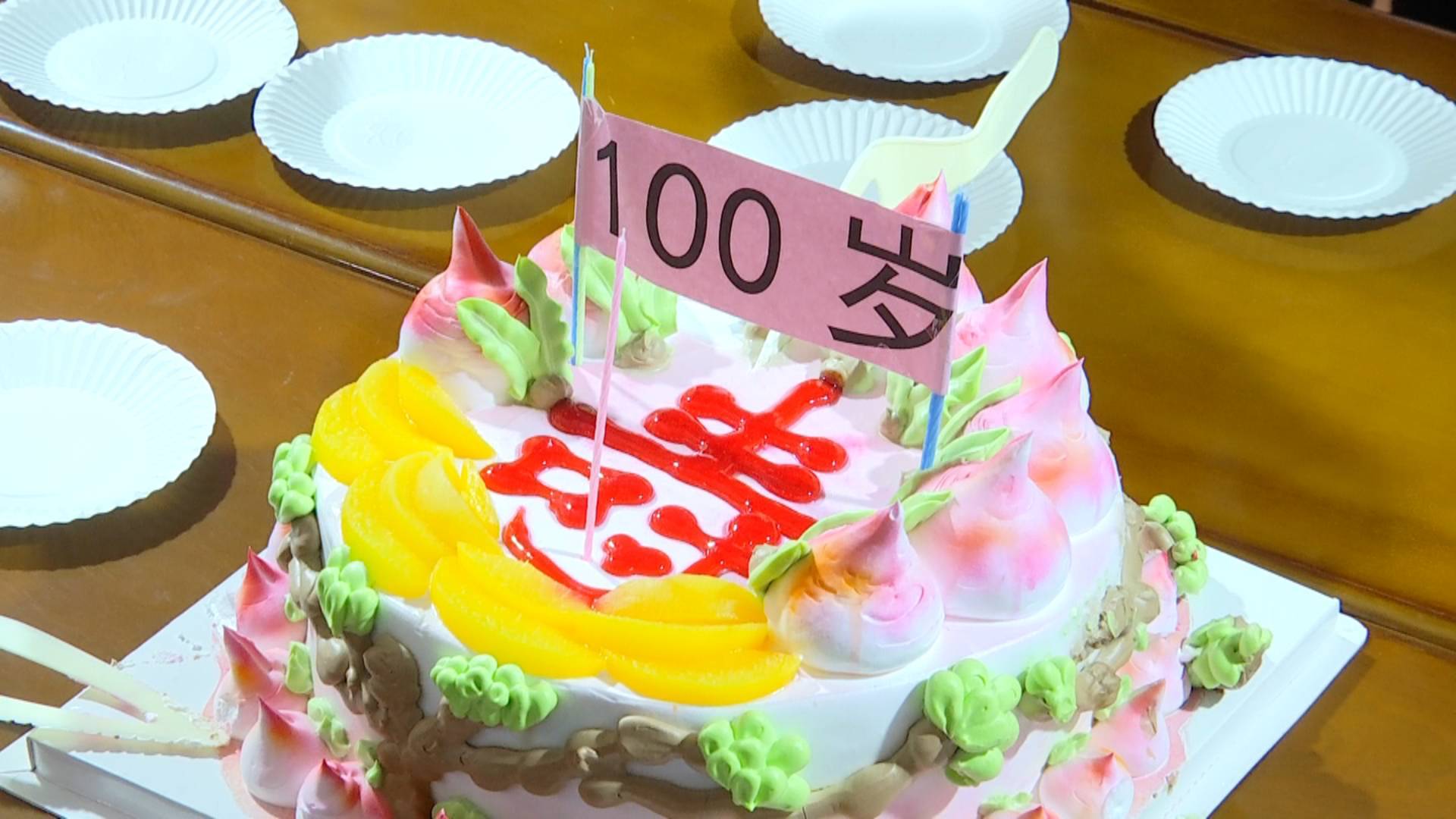 尊老爱老好美德 宝湖社区为百岁老人祝寿送祝福_生日