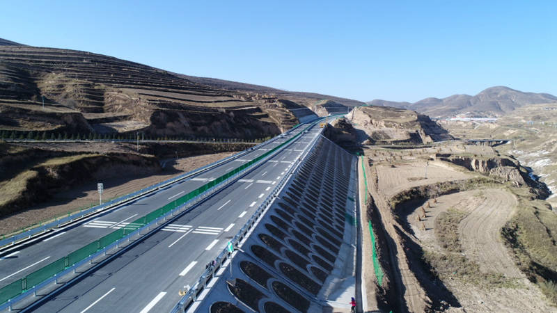 11月底通车 西会和泾华高速公路顺利通过交工前安全验收