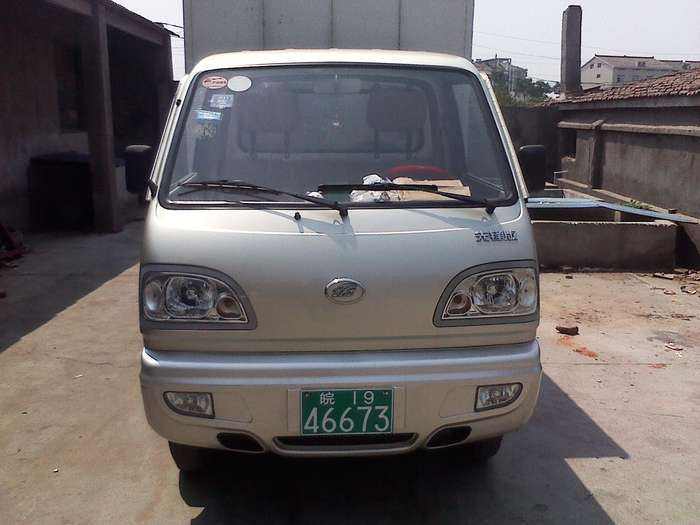 小吴眼花了,这种车牌不是86式车牌,而是92式农用车牌昨天,市民小吴说