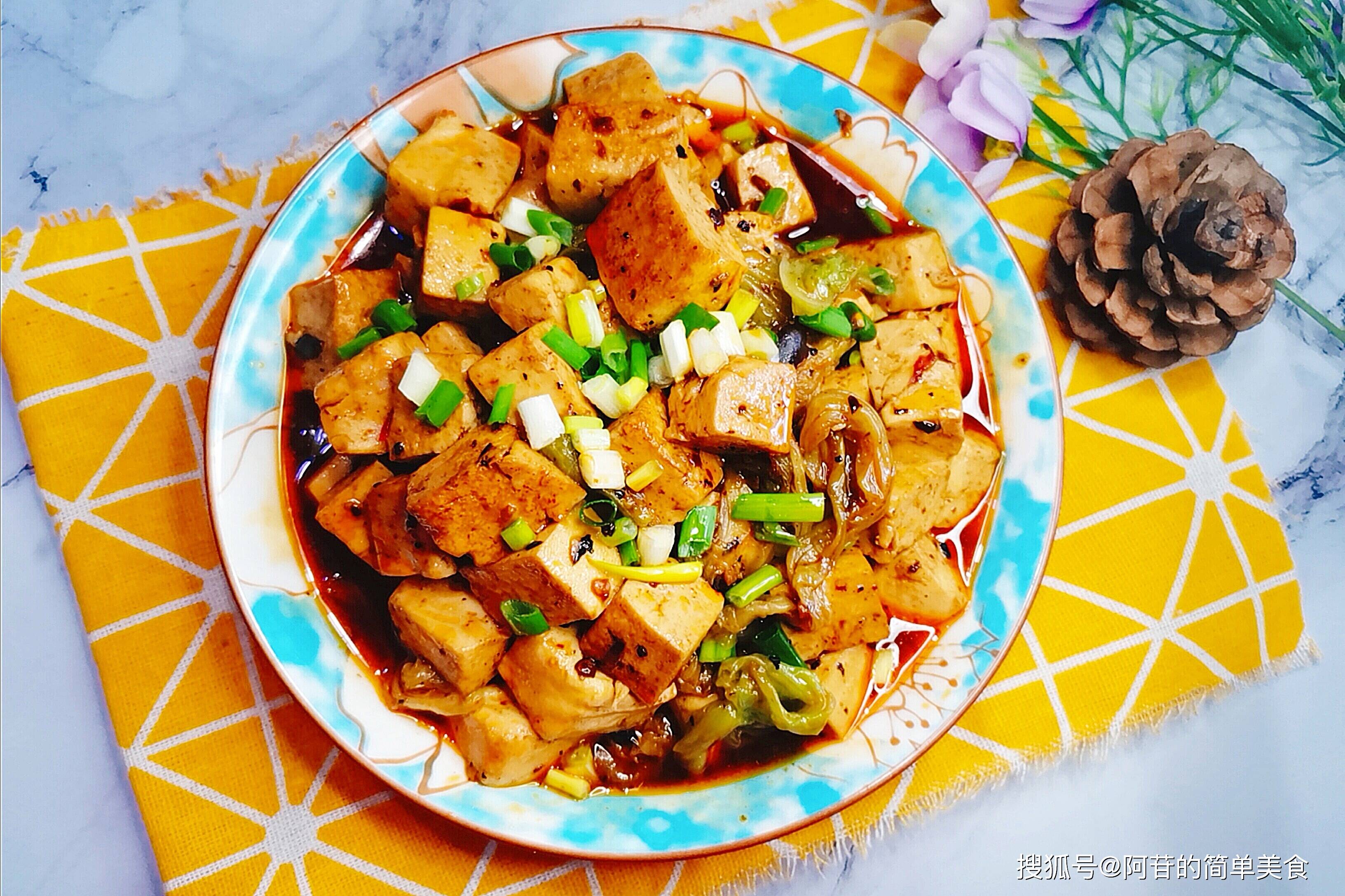 百吃不厌的大白菜炒豆腐咸香味浓微辣有滋味很好吃呀