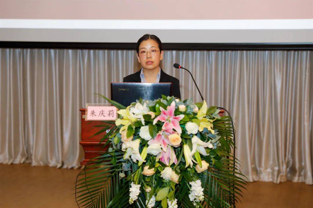 北京妇产医院超声科梁娜教授作《妇产超声检查规范与质控》的报告.