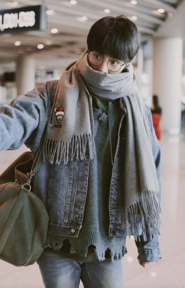 原创有种整容叫肖战穿上牛仔套装本以为会很土哪知帅出新高度