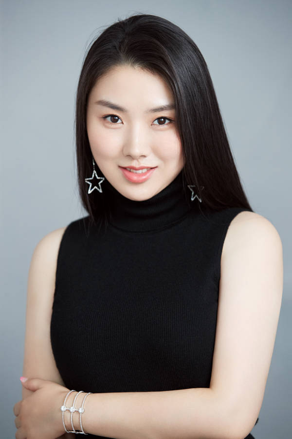 歌手肖洋早年写真曝光洋溢暖暖微笑暖人心扉