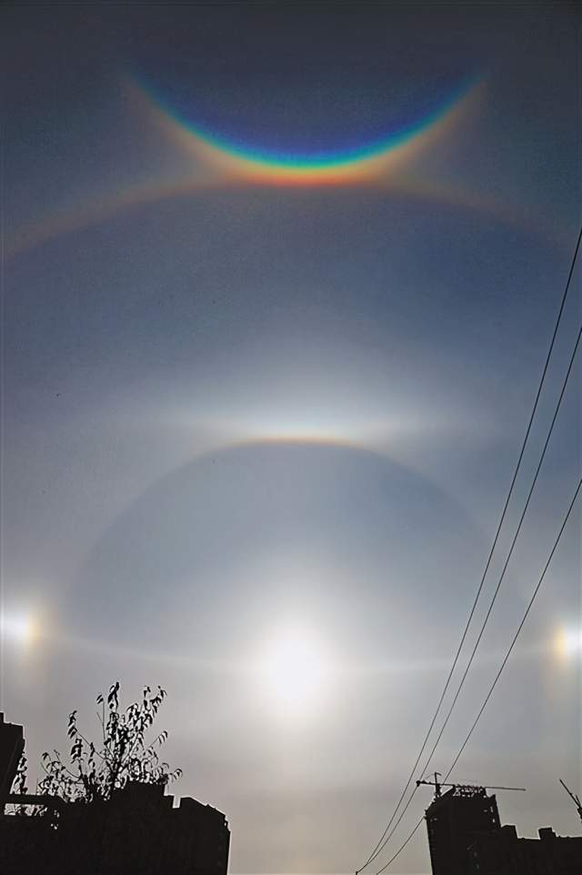 陕西商洛天空现“两日同辉”,属于一种日晕之外就能出现的幻日-搜狐大视野-搜狐新闻