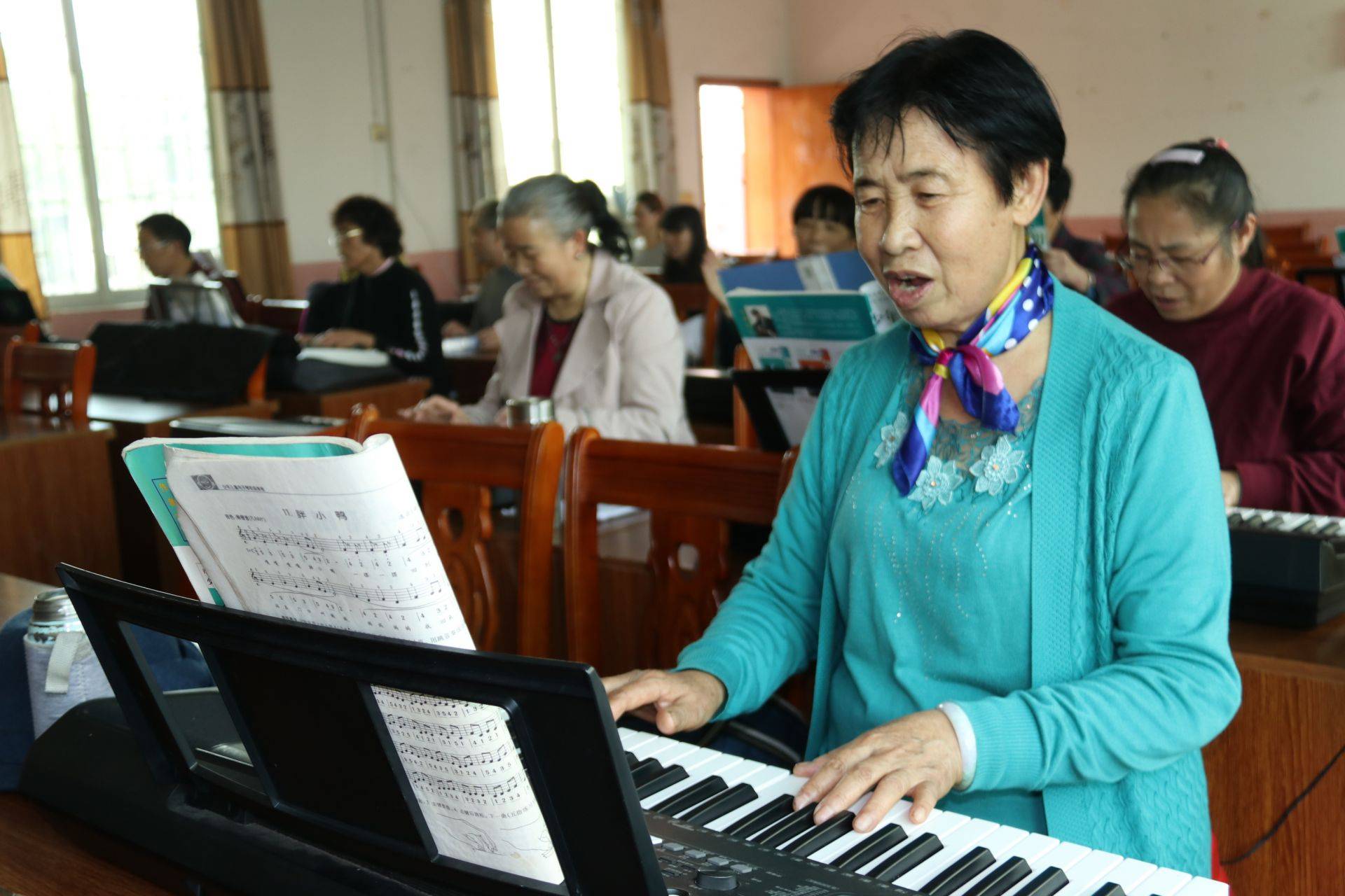 隆回"快乐老家"——老年人的幸福之家_电子琴