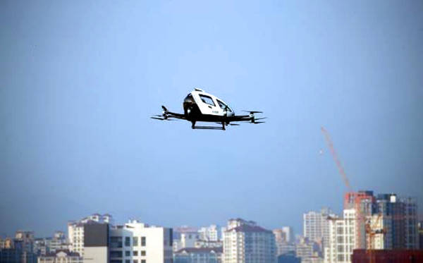 当天早上,一架双座"空中出租车"在汝矣岛起飞,围绕西江大桥,麻浦大桥