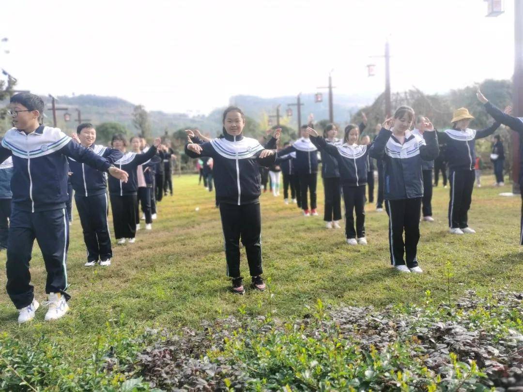 暖暖同學誼悠悠師生情達州天立學校初一二班親子拓展活動