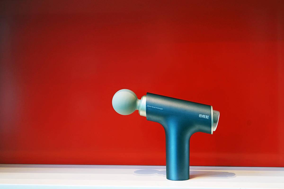 原创小巧便携揣在兜里的倍轻松迷你筋膜枪