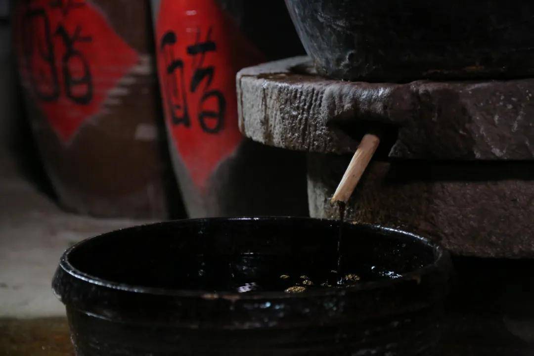 关中醋坚守传统工艺匠心酿造好醋