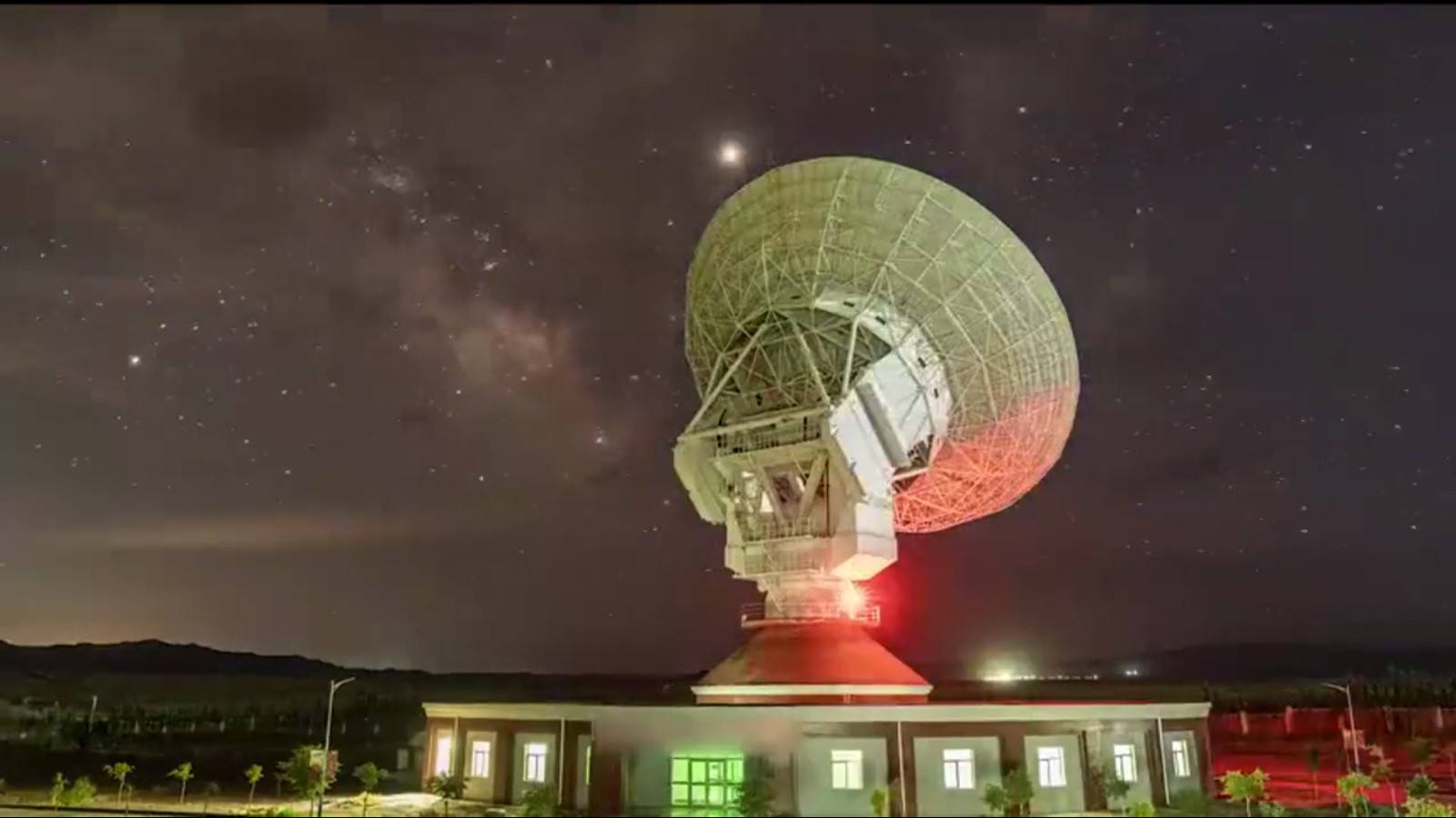 我国首个深空天线组阵系统启用,网友:画面太科幻,像火星测控站