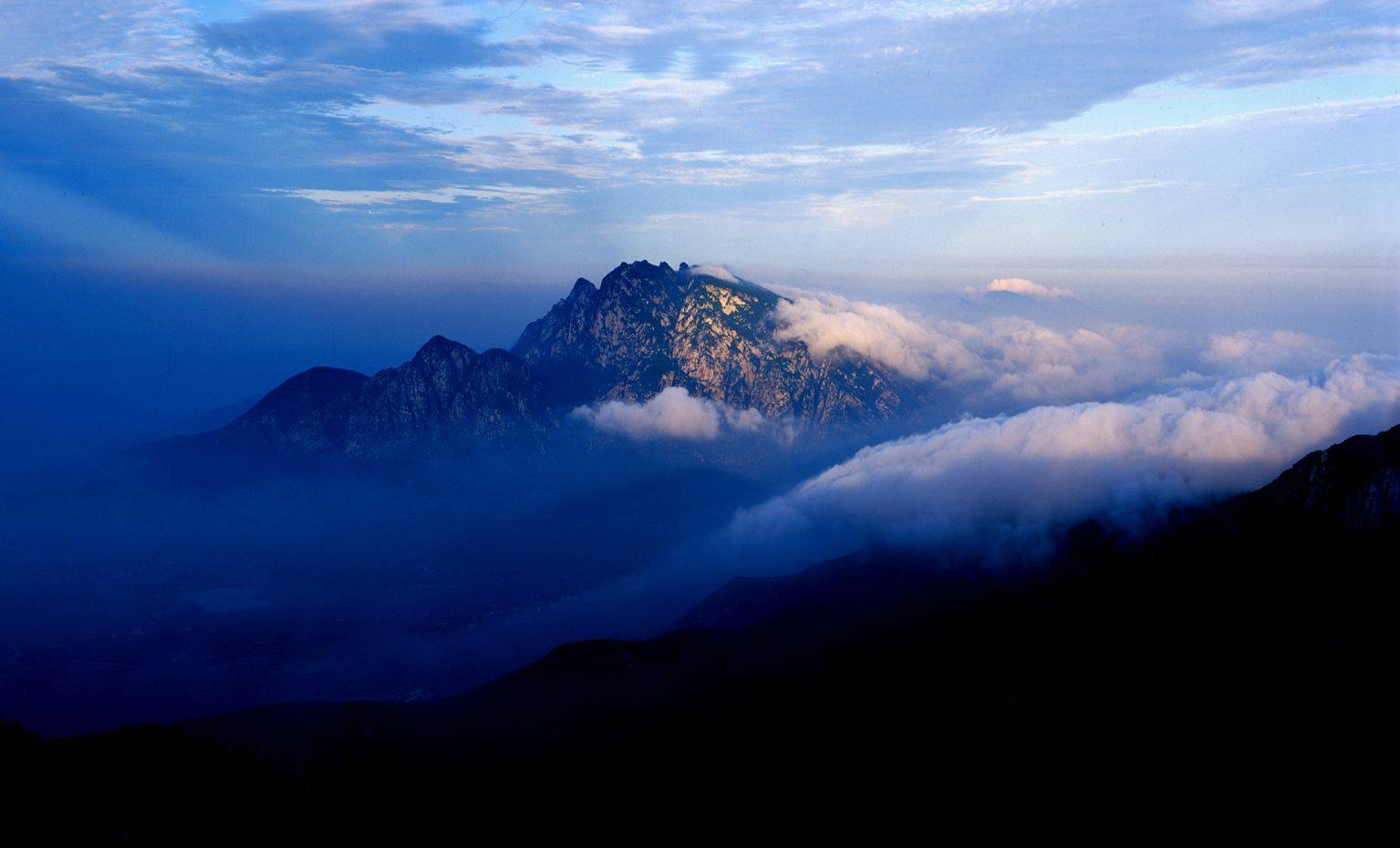 河南一座5a级名山,是古京师洛阳东方的重要屏障,素为京畿之地_山川