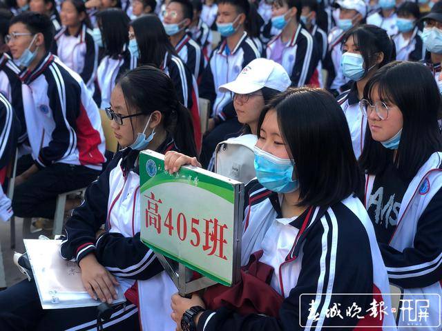 云南花灯滇剧展示活动走进元谋一中现在的孩子们会喜欢吗