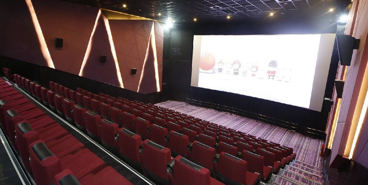 为什么电影院一般开在商场顶层?