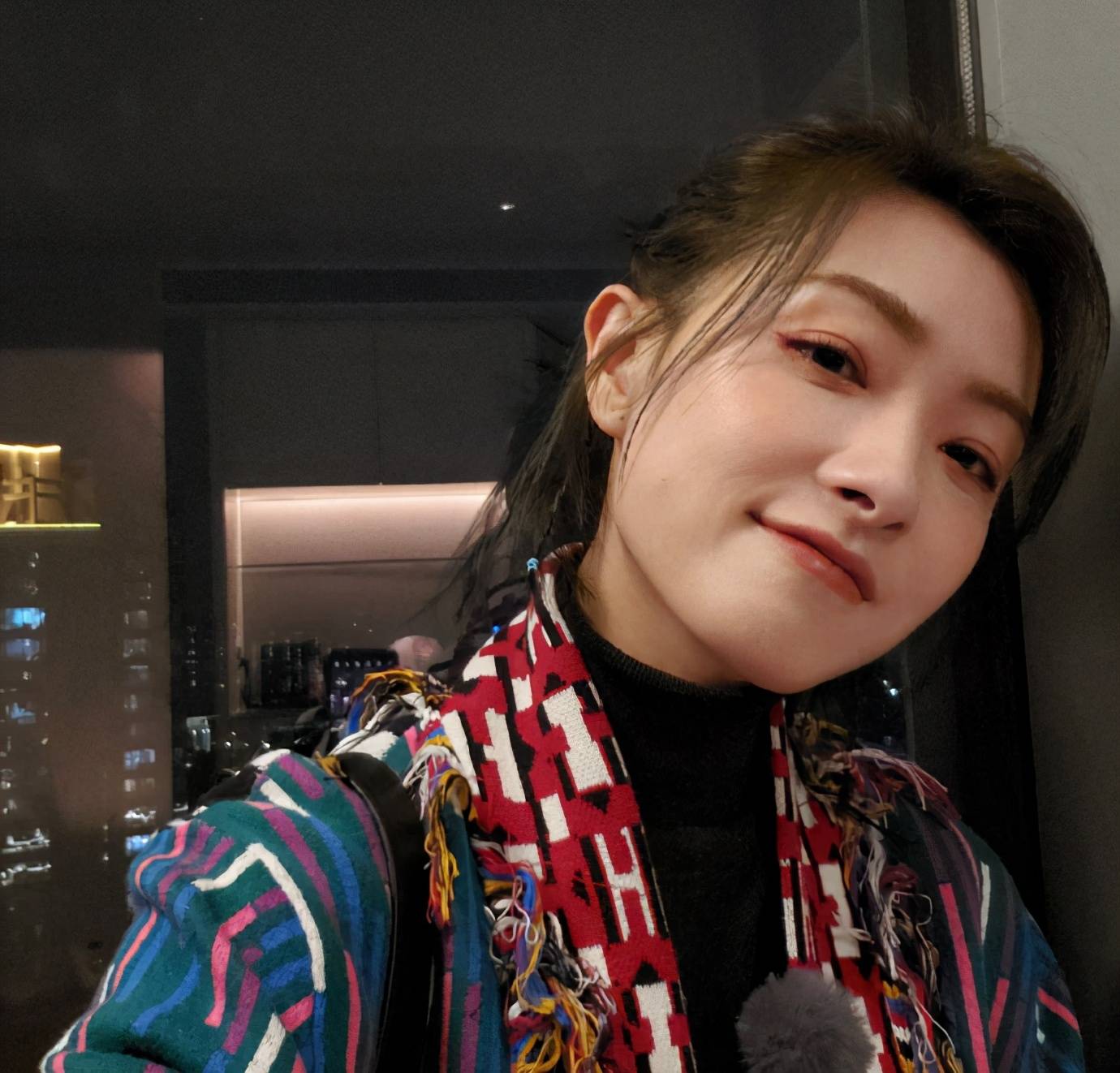 万茜晒360度自拍近照来看看38岁的明星皮肤和颜值怎么样