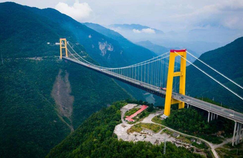 中国投资6.18亿,建成的山区特大悬索桥,曾用火箭抛索架桥_桥梁
