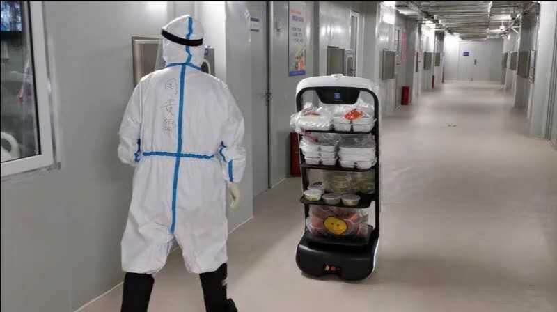 疫情送餐机器人图片