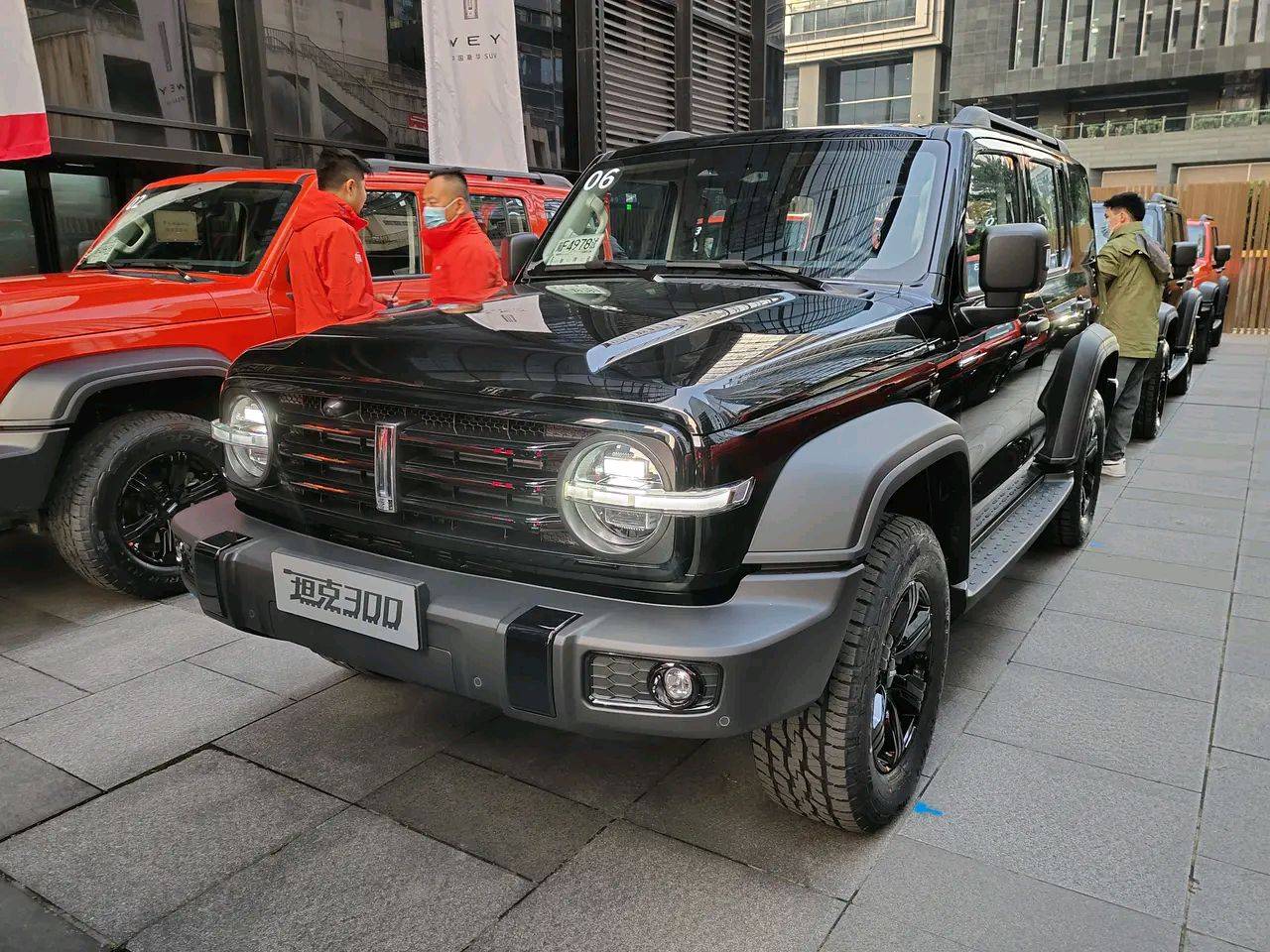 首批坦克300实车到店预售1758万霸气程度不输新款牧马人