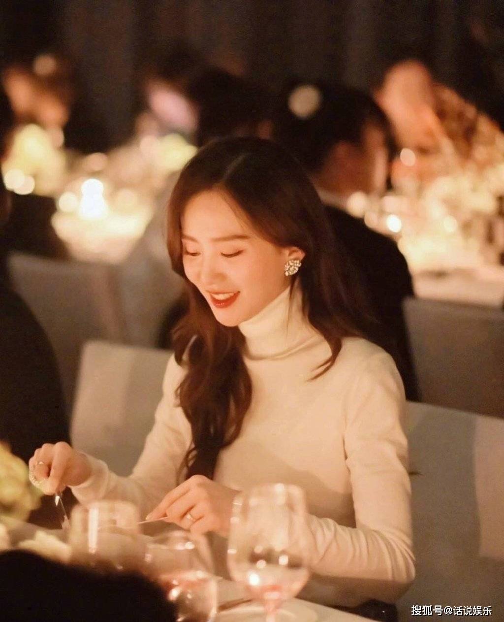 vogue晚宴刘诗诗照片回顾照,优雅从容豪门千金