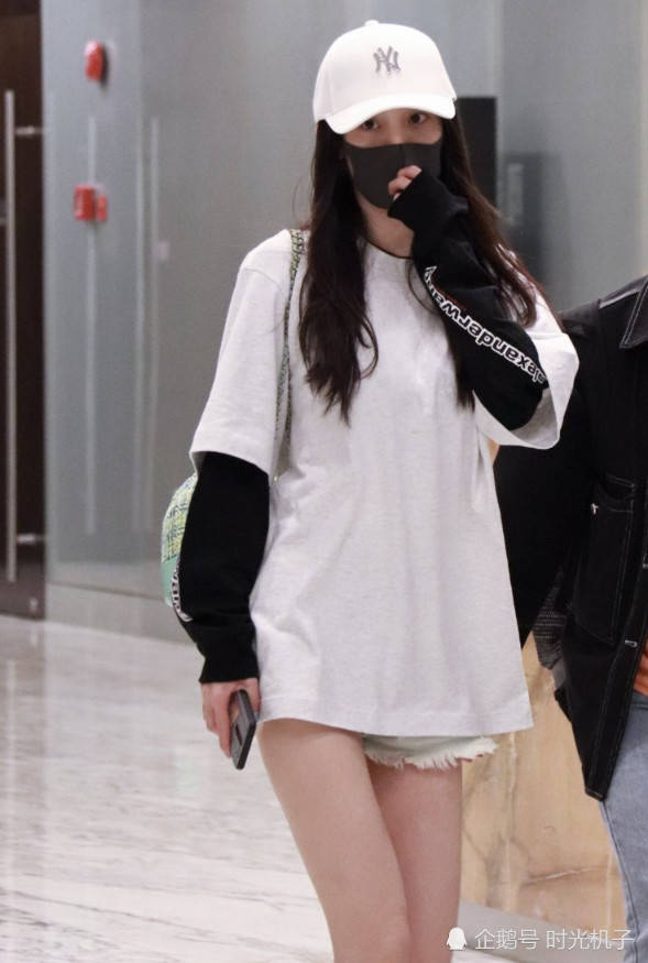 原创杨幂下衣失踪秀美腿超抢镜网友这腿我能看100遍