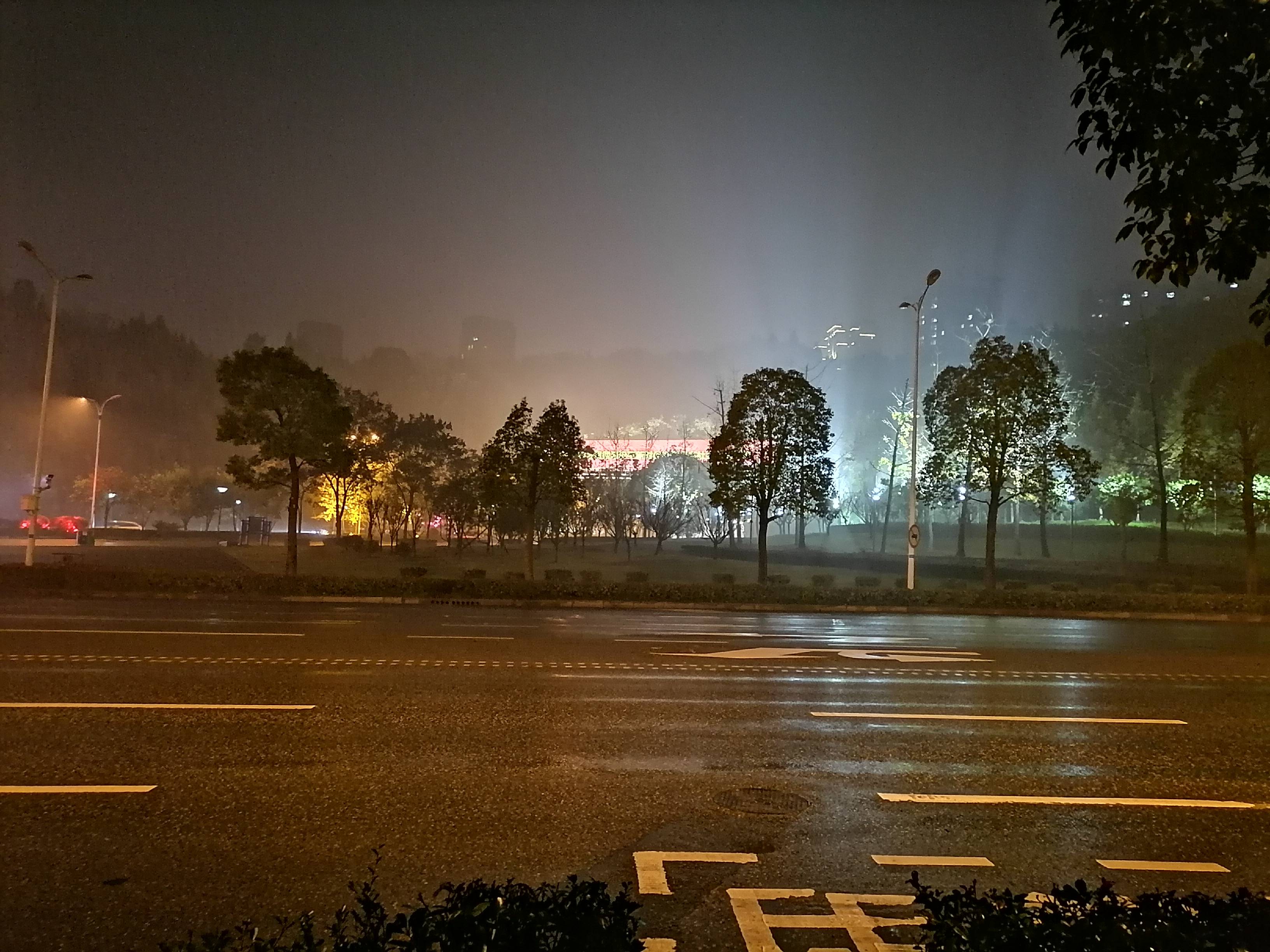 宜昌夜晚雨景不錯哦!