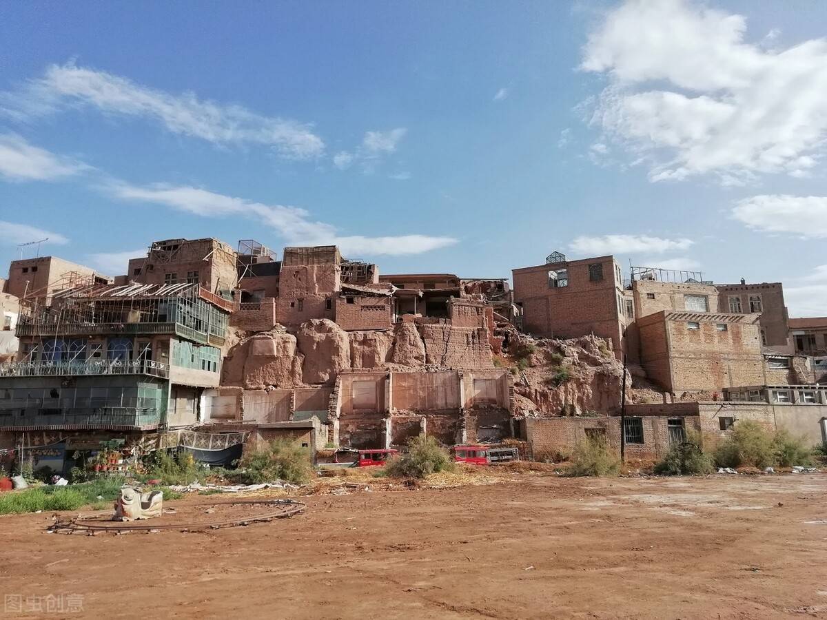 各种文化在此交融,汇聚,这里是古丝绸之路的重要通道,曾创造了灿烂无