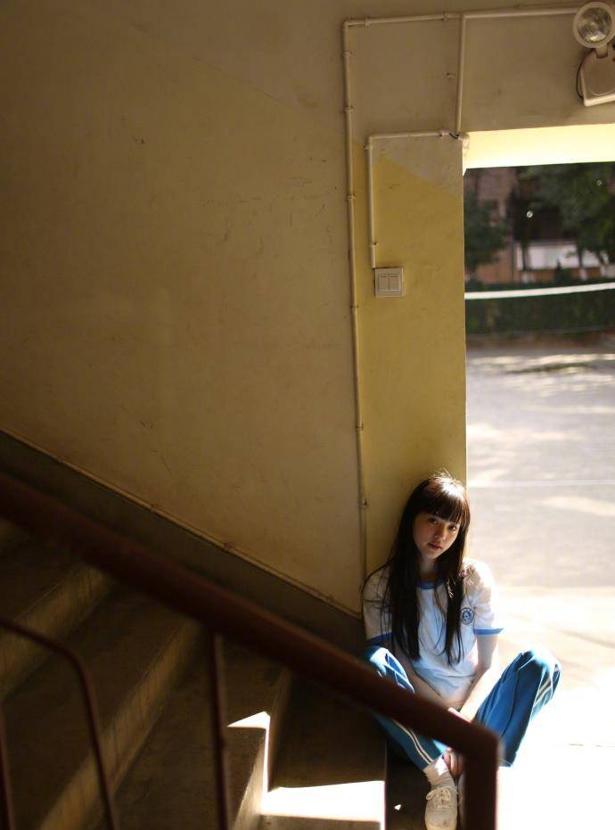 原创被穿校服的欧阳娜娜美到了搭配齐刘海美成了初恋