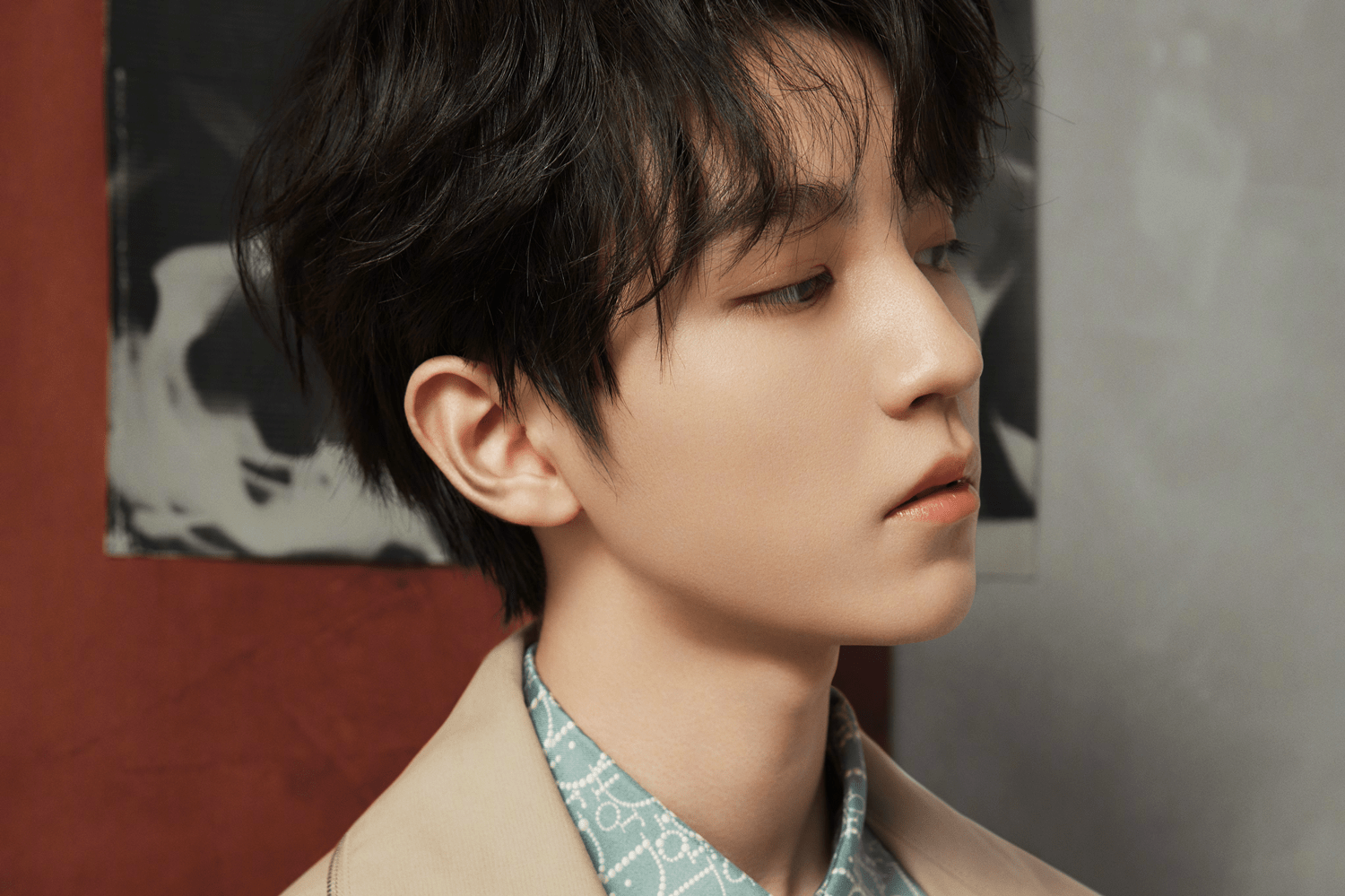 王俊凯自曝体重仅48公斤,v型脸上演完美侧颜杀,效果堪比整容