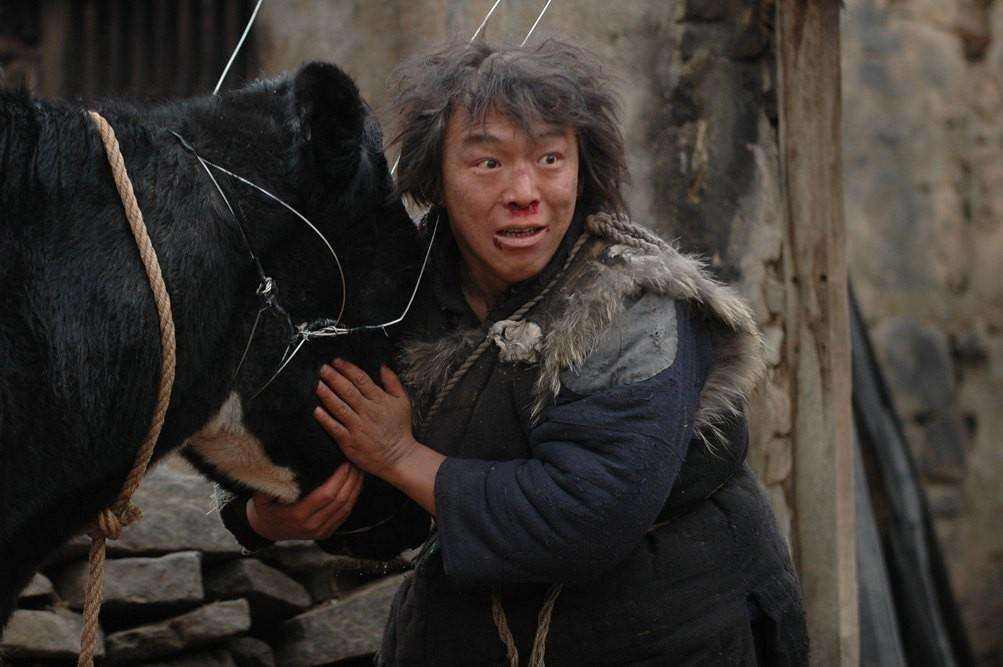 他是黄渤的贵人,妻子是中国版"梦露",年过50四处接商演过活_雪村