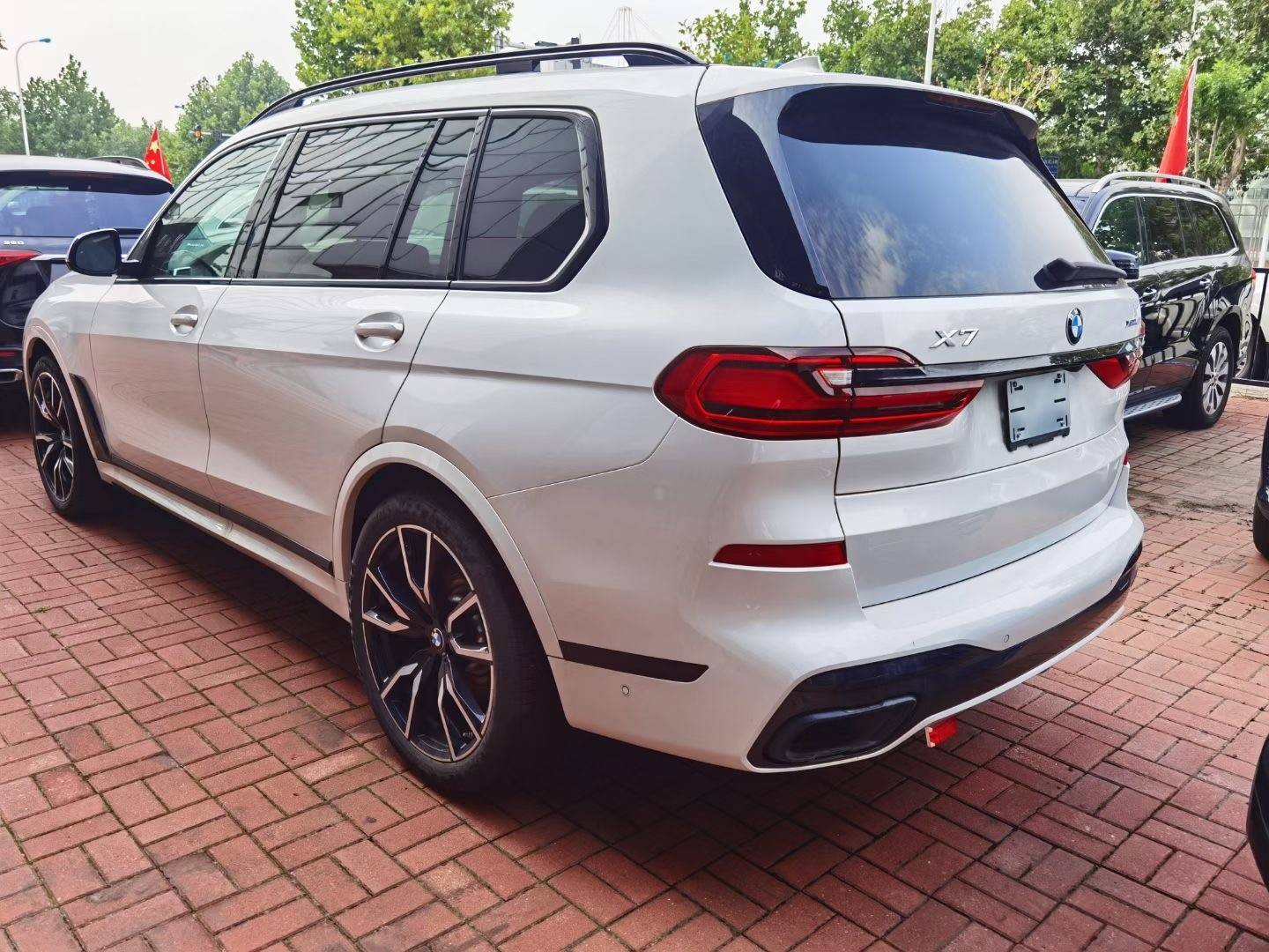 2020款宝马x7运动卓越 靓丽外观豪华感十足