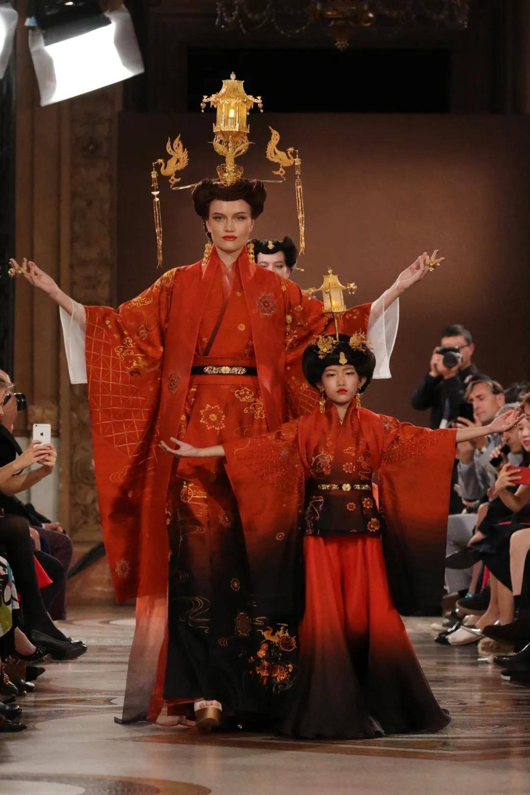 国潮来袭！萃华工匠大师受邀央视，非遗花丝臻品惊艳全场！
