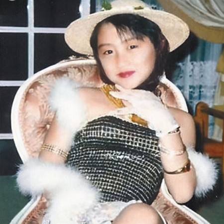 男神谢霆锋童年抹胸短裙女装照曝光,网友直呼:神似关晓彤