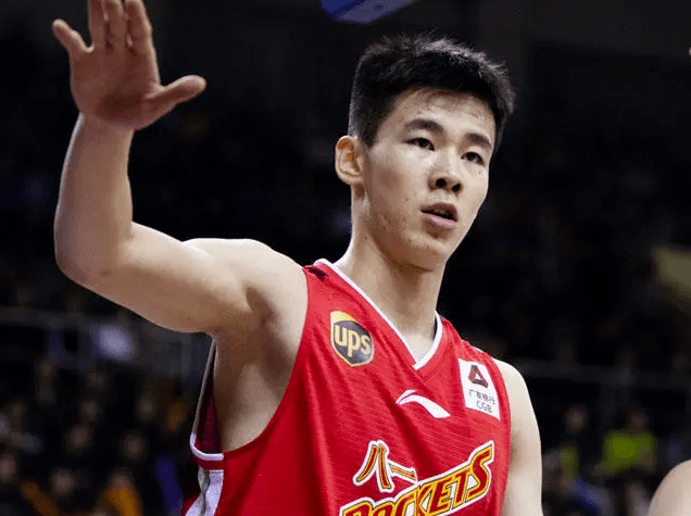 如今八一男篮已经解散,邹雨宸,付豪等八一球员的去向受到外界关注,前