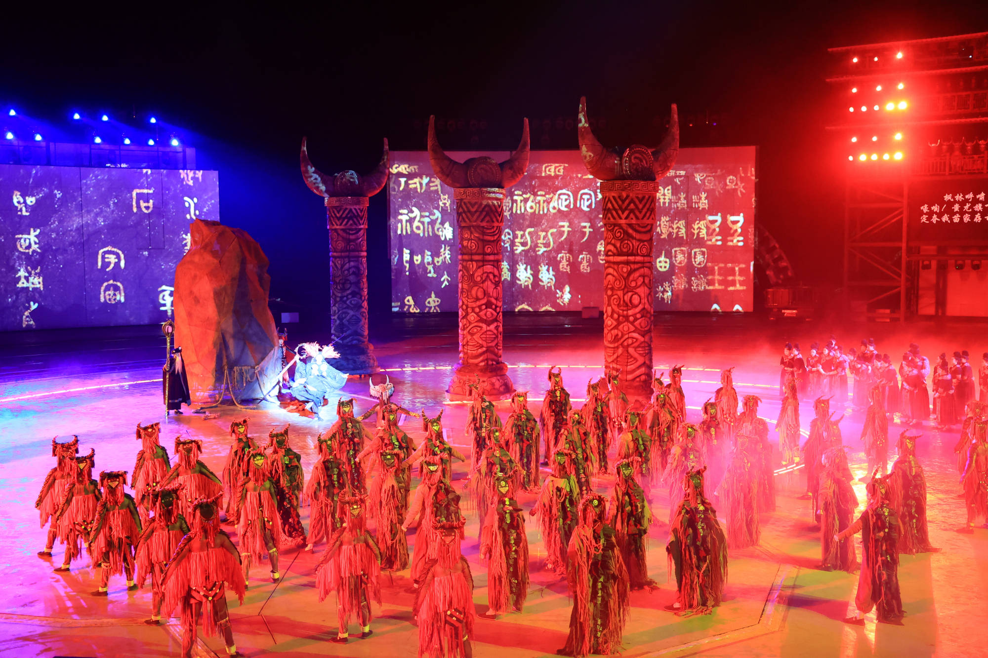 到千户苗寨别忘了看西江盛典360度旋转舞台太惊艳