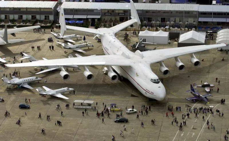 世界最大的飞机有多大？把它放在安225和A380中比就明白了-趣闻号
