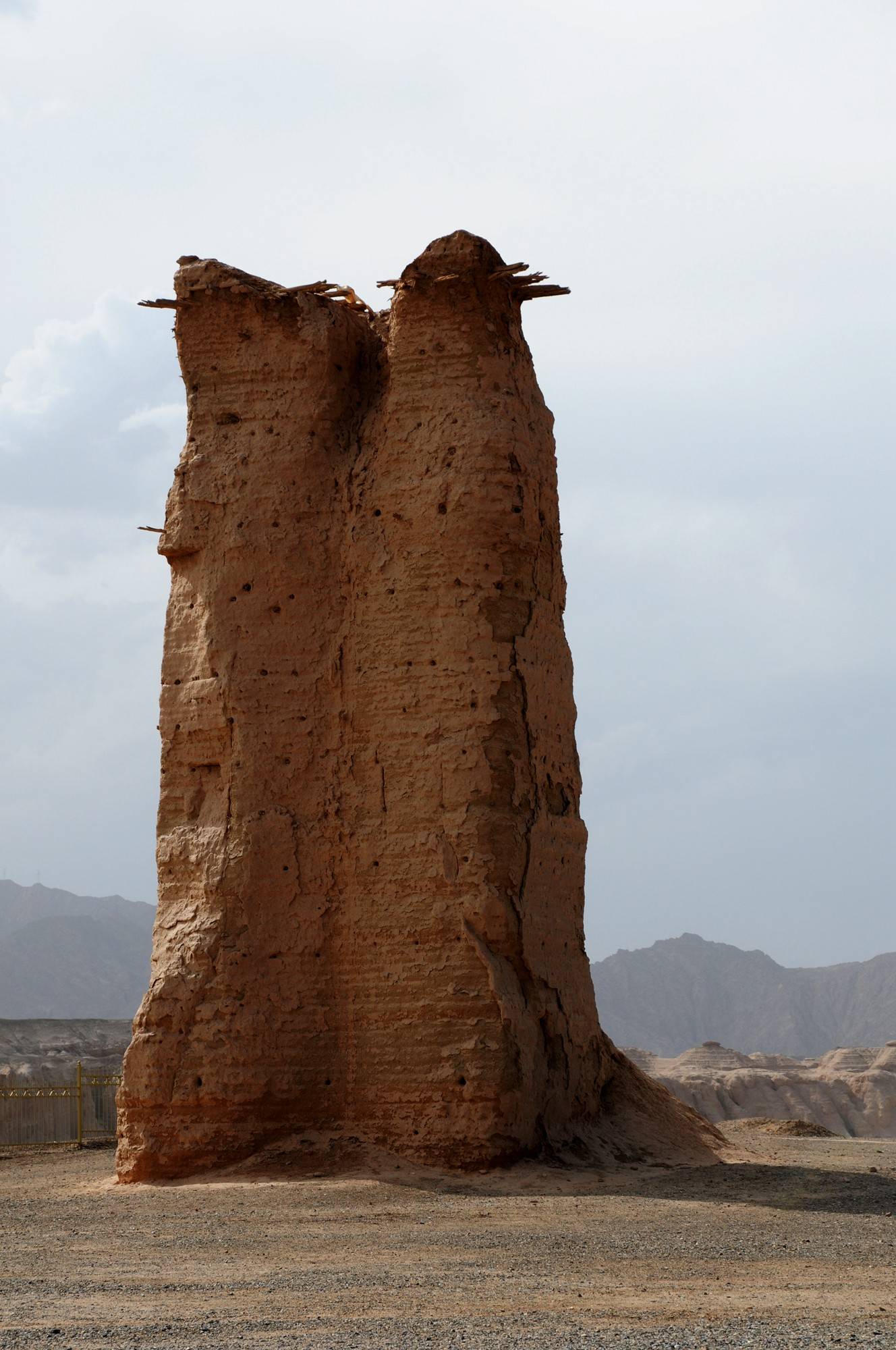 新疆克孜尔尕哈烽燧，两千年前的西域汉长城遗址