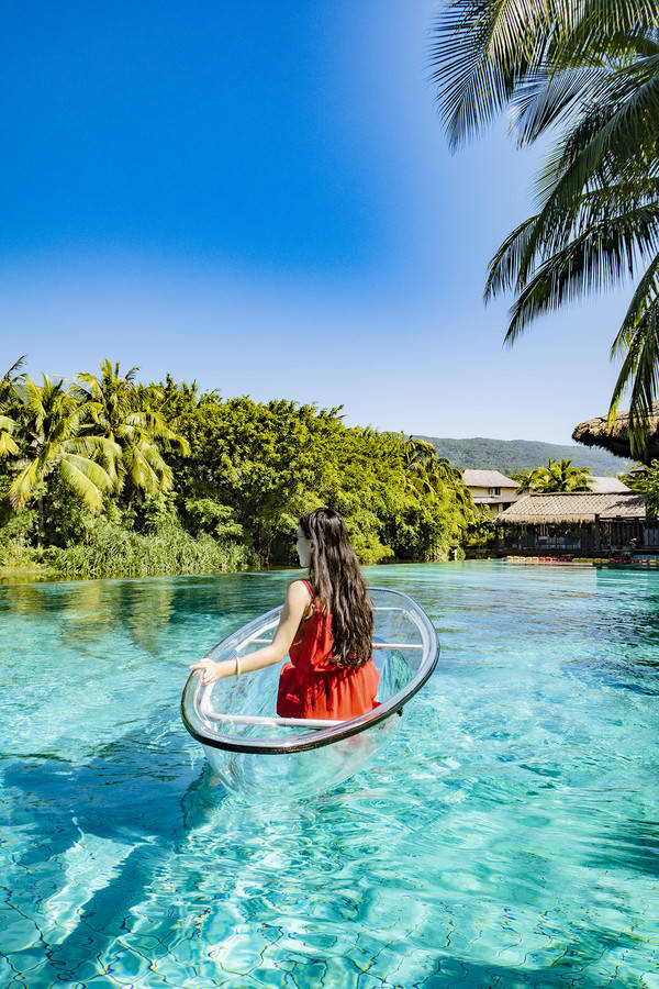 酒店还有免费网红玻璃船打卡哦,快来体验吧~海边的娱乐项目非常多,像