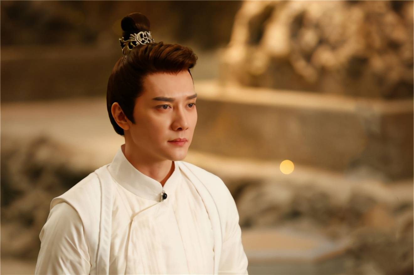 冯绍峰是一个很有演技的演员现在的他更是爱情事业双丰收