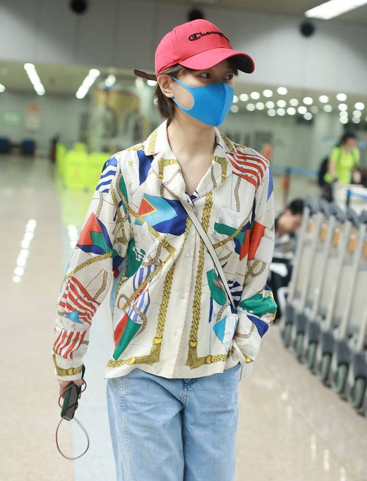 原创焦俊艳偏爱中性风穿印花衬衫清新帅气165的身高穿出超模范