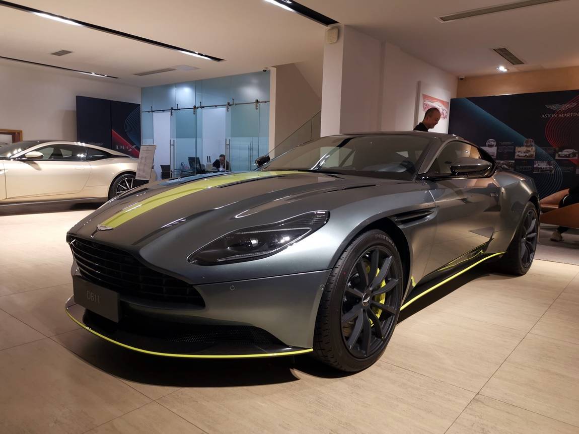 阿斯顿马丁 db11 v12 amr 斯特林绿/暗黑骑士黑 -搜狐大视野-搜狐新闻