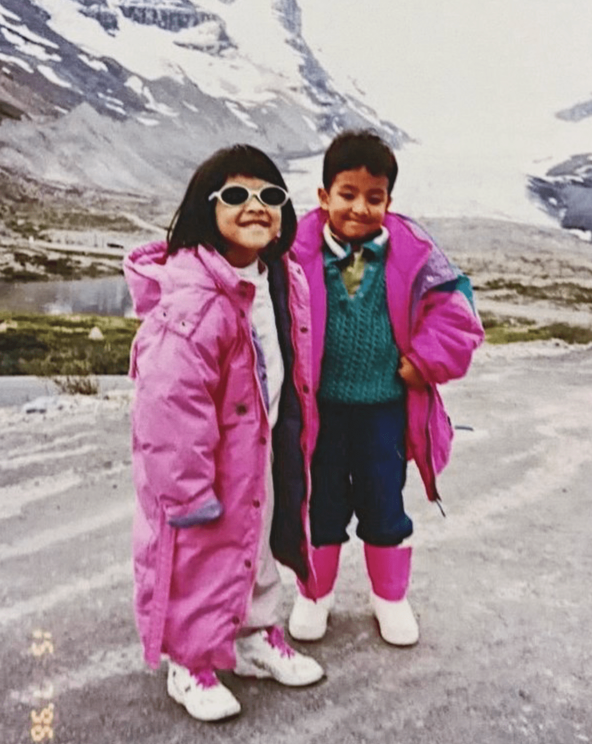 原创陈凯琳晒姐弟儿时合照龙凤胎弟弟像印度人多次澄清家族无混血