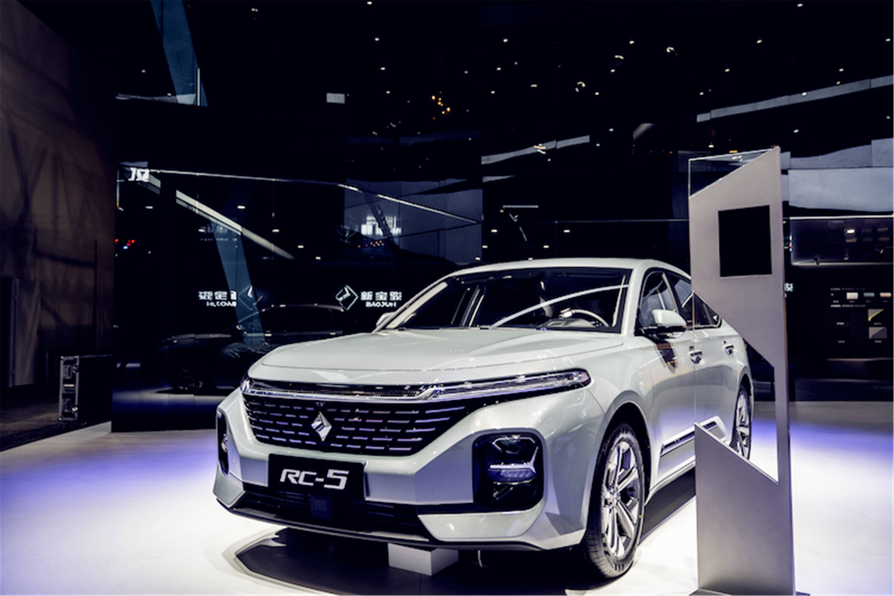 广州车展靓车如云实力强又智能的华系车有这2款