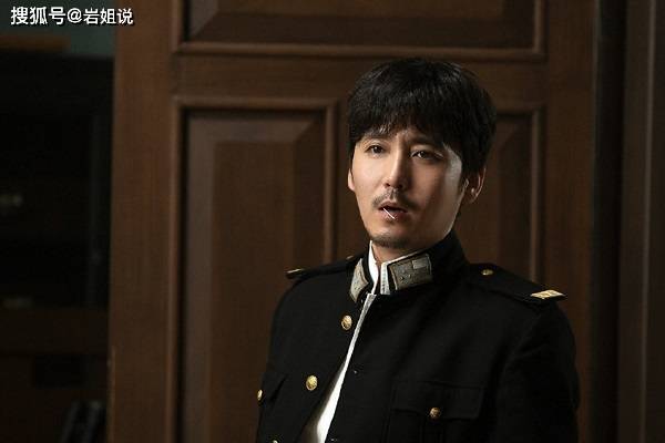 王泷正在《隐秘而伟大》中饰演的是夏继成,正儿八经的男二号,演技在线